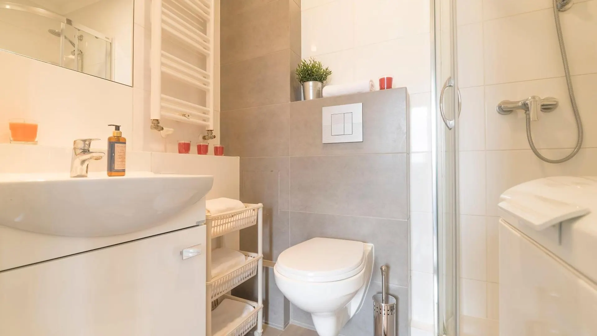 Legnicka Apartment Close To The City Center Of Wroclaw By Rent Like Home